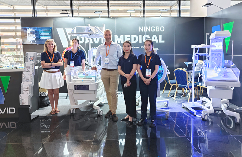 戴維(wei)醫(yī)療_戴維(wei)醫(yī)療亮相ESPNIC 2025：以(yi)創新(xin)科(ke)技(ji)賦能(néng)全球兒科(ke)重(zhong)症監護